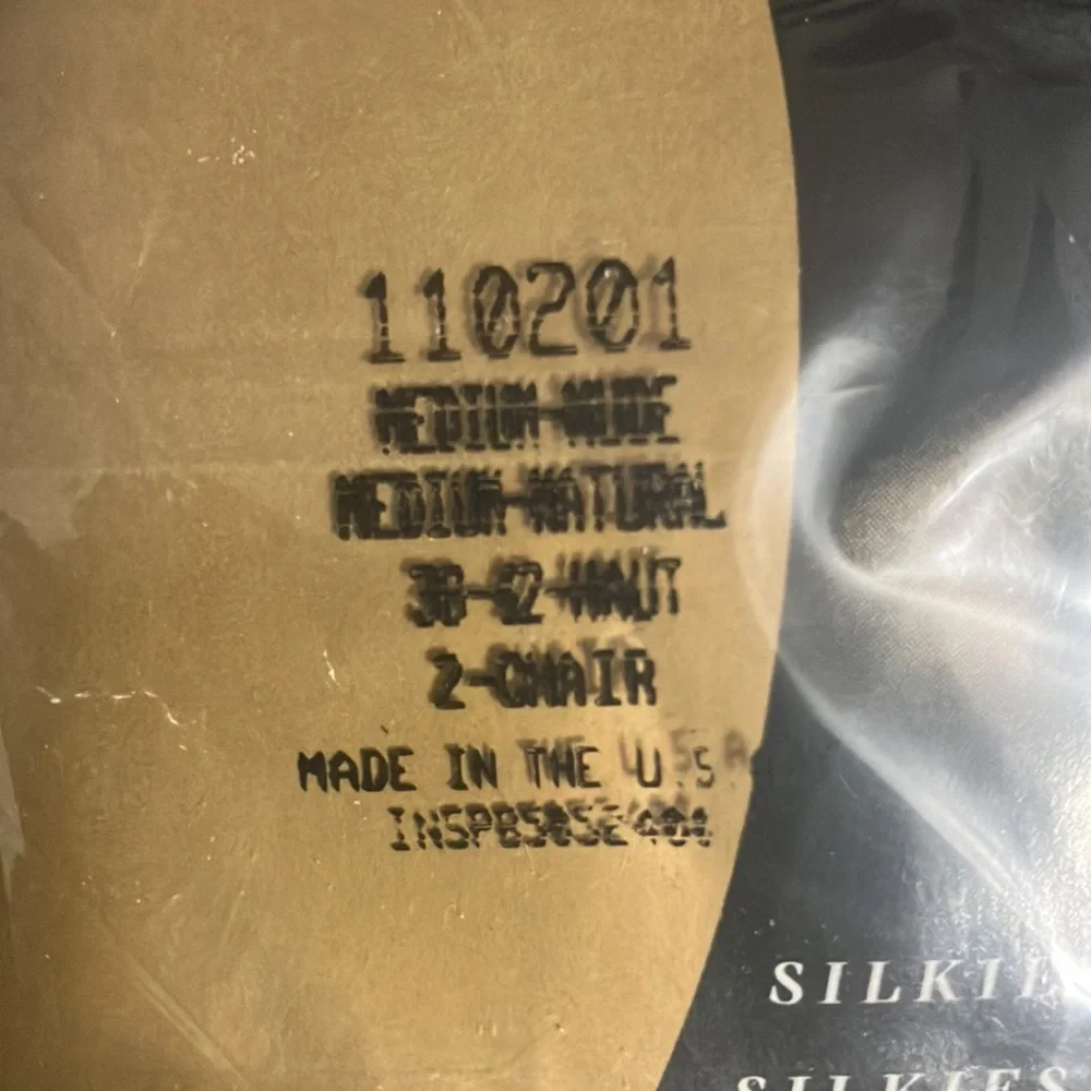 Set of 2 Sealed Silkies Ultra Shapely Perfection Panty Hose Medium Nude & Ivory